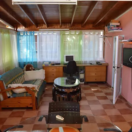 Miltos Apartman Argáka